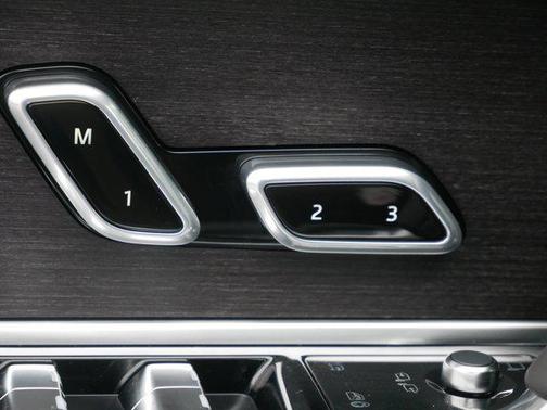 2025 Land Rover Range Rover P550e SE