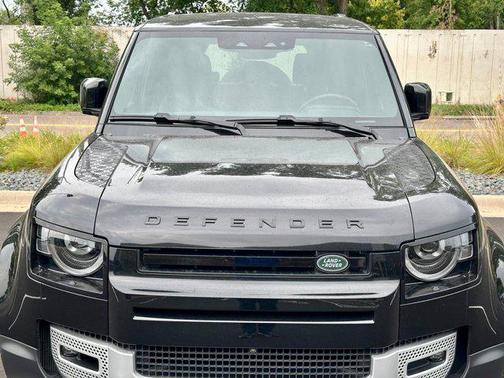 2025 Land Rover Defender 110 P300