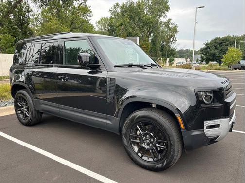 2025 Land Rover Defender 110 P300
