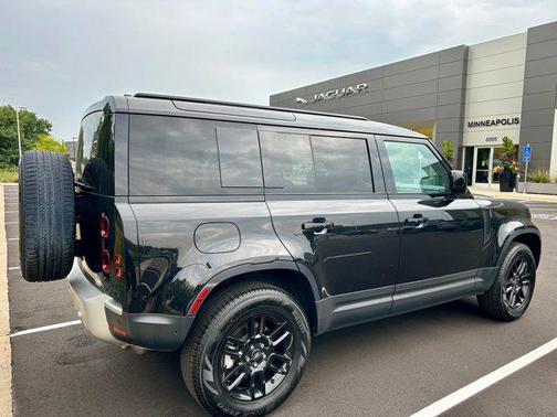 2025 Land Rover Defender 110 P300