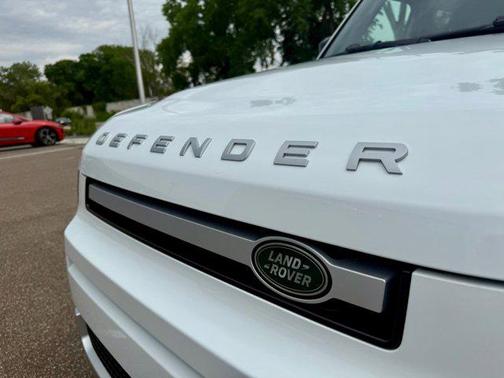 2024 Land Rover Defender 110 P300