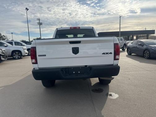 2024 RAM 1500 Classic Warlock Crew Cab 4x4 5'7' Box