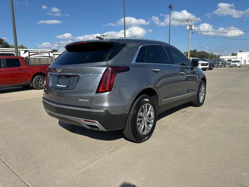 2022 Cadillac XT5 Premium Luxury