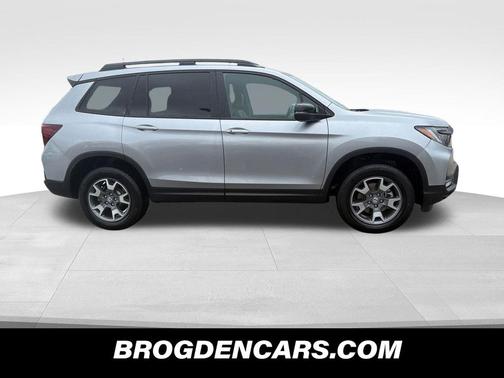 Lunar Silver Metallic 2023 Honda Passport AWD TrailSport