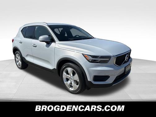2020 Volvo XC40 T5 Momentum