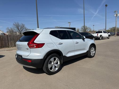 2020 Volvo XC40 T5 Momentum