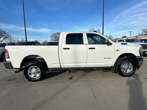 2022 RAM 2500 Tradesman Crew Cab 4x4 6'4' Box
