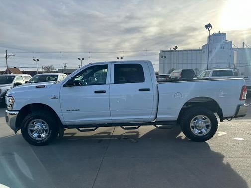 2022 RAM 2500 Tradesman Crew Cab 4x4 6'4' Box