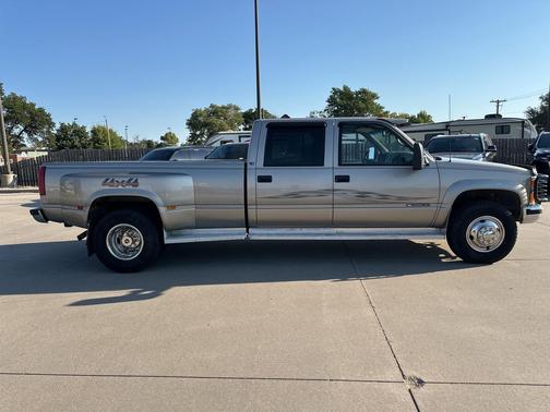 2000 Chevrolet 3500 LS