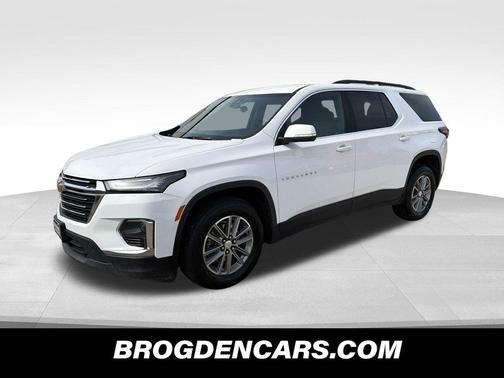Summit White 2023 Chevrolet Traverse LT Cloth