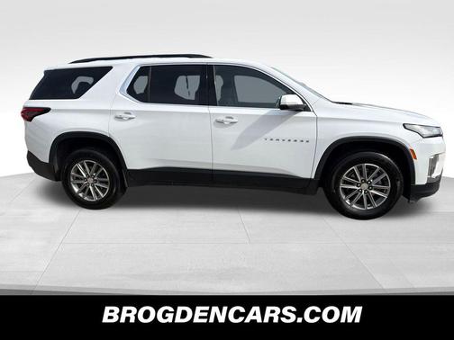 Summit White 2023 Chevrolet Traverse LT Cloth