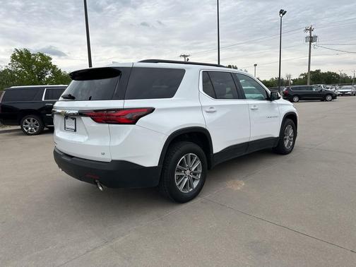 Summit White 2023 Chevrolet Traverse LT Cloth