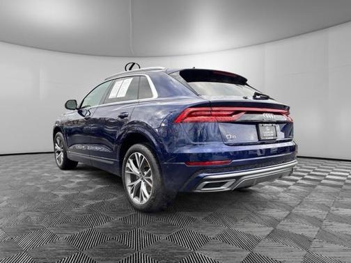 2022 Audi Q8 55 Premium Plus