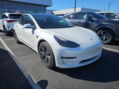 Pearl White Multi-Coat 2022 Tesla Model 3 Standard Range