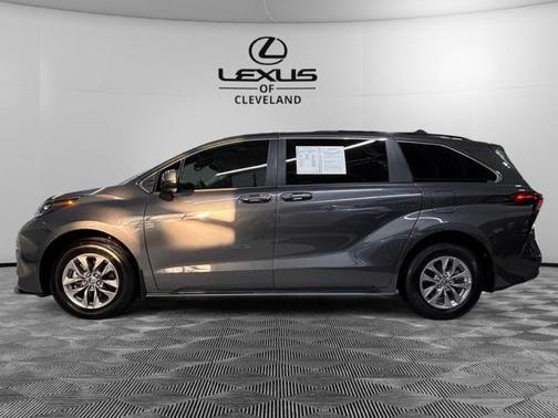 2025 Toyota Sienna LE