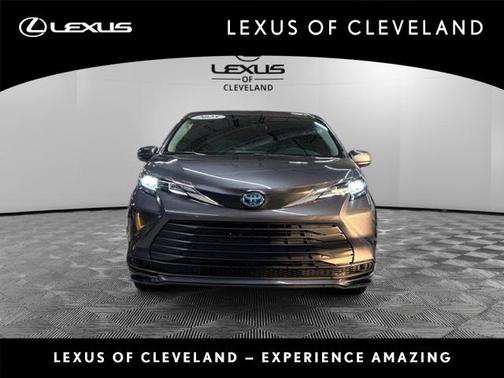 2025 Toyota Sienna LE