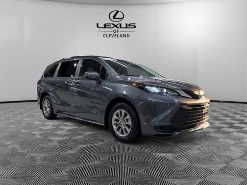 2025 Toyota Sienna LE
