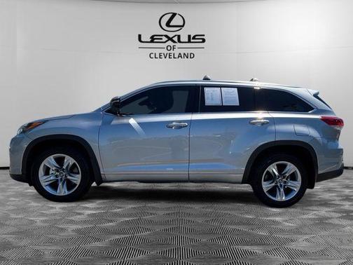 Celestial Silver Metallic 2017 Toyota Highlander Limited