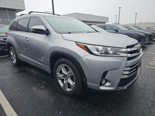 Celestial Silver Metallic 2017 Toyota Highlander Limited