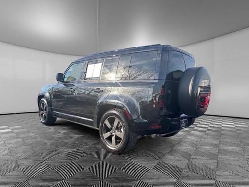 2023 Land Rover Defender 110 X-Dynamic SE