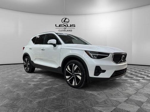 2023 Volvo XC40 B4 Ultimate Bright Theme