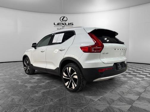 2023 Volvo XC40 B4 Ultimate Bright Theme
