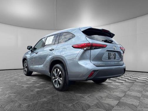 Moon Dust 2021 Toyota Highlander XLE