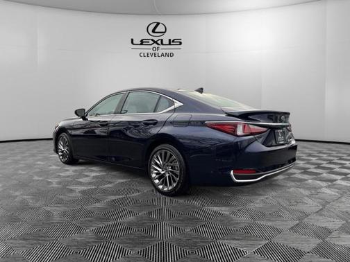 2025 Lexus ES 300h Ultra Luxury
