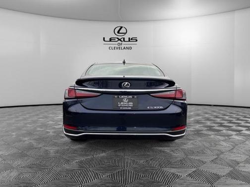 2025 Lexus ES 300h Ultra Luxury