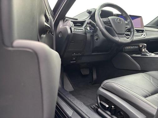 2025 Lexus ES 300h Ultra Luxury