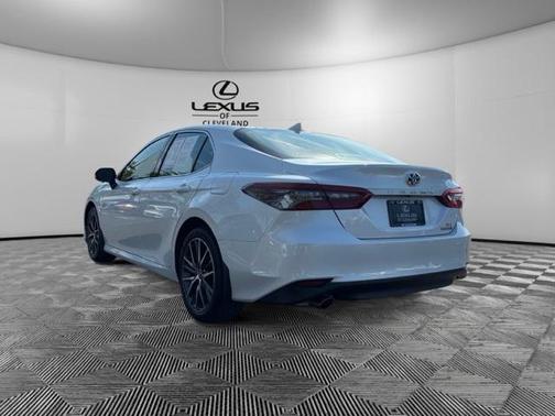 2022 Toyota Camry Hybrid XLE