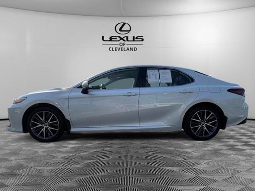 2022 Toyota Camry Hybrid XLE