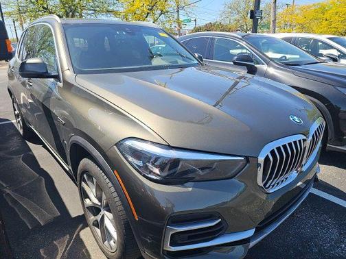 Manhattan Green Metallic 2022 BMW X5 PHEV xDrive45e
