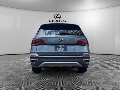 Platinum Gray Metallic 2022 Volkswagen Taos 1.5T SE
