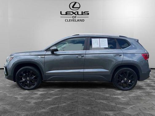 Platinum Gray Metallic 2022 Volkswagen Taos 1.5T SE