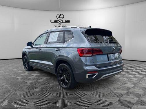 Platinum Gray Metallic 2022 Volkswagen Taos 1.5T SE