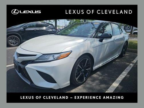 Midnight Black Metallic/Wind Chill 2018 Toyota Camry XSE