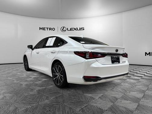 2024 Lexus ES 300h Base