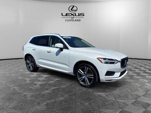 Crystal White Pearl 2019 Volvo XC60 T6 Momentum