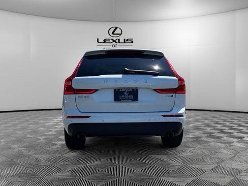 Crystal White Pearl 2019 Volvo XC60 T6 Momentum