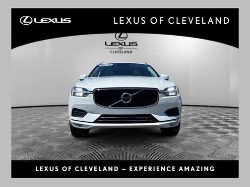 Crystal White Pearl 2019 Volvo XC60 T6 Momentum