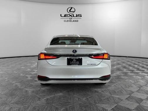 2020 Lexus ES 300h Base