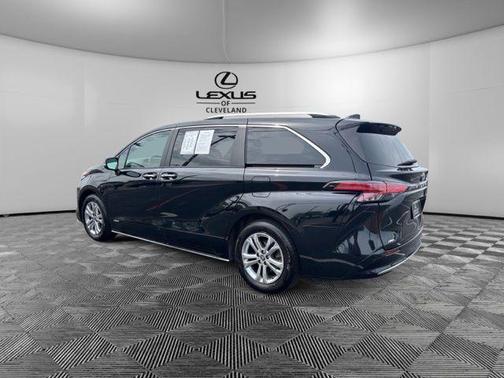 Midnight Black Metallic 2021 Toyota Sienna Platinum 7 Passenger
