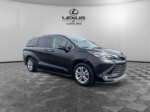 Midnight Black Metallic 2021 Toyota Sienna Platinum 7 Passenger