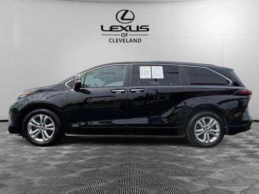 Midnight Black Metallic 2021 Toyota Sienna Platinum 7 Passenger