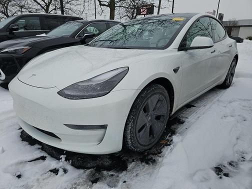 2022 Tesla Model 3 Standard Range