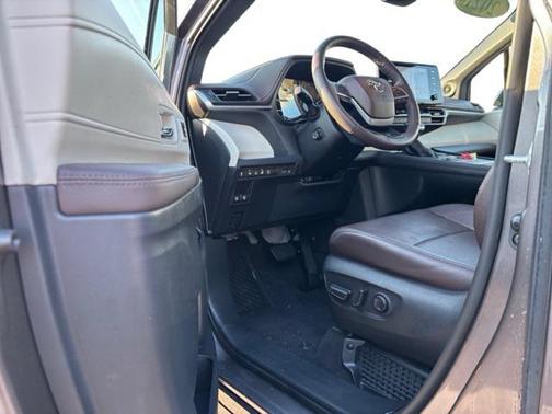 2021 Toyota Sienna Platinum 7 Passenger
