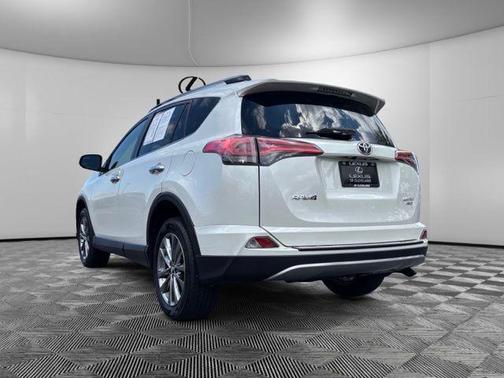 Blizzard Pearl 2018 Toyota RAV4 Limited