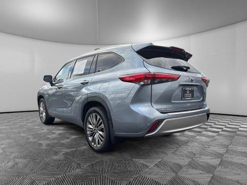 2020 Toyota Highlander Hybrid Platinum