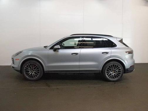 Dolomite Silver Metallic 2023 Porsche Cayenne